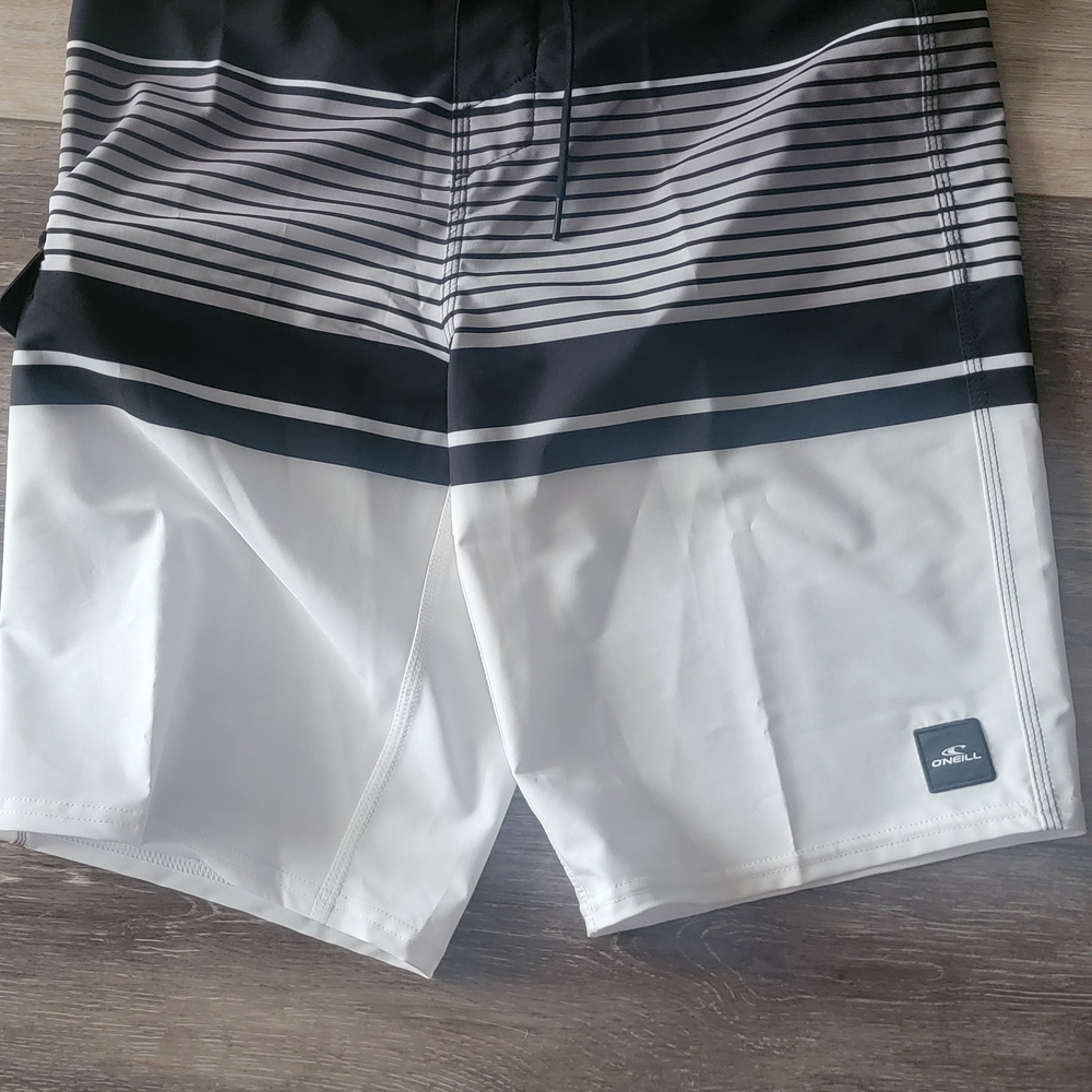 O'Neill Black & White Striped Men's Boardshorts Brans New Never Worn